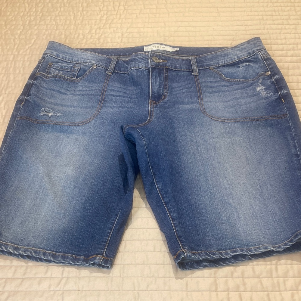 TORRID WOMENS SIZE 20 Light Blue Jean Shorts